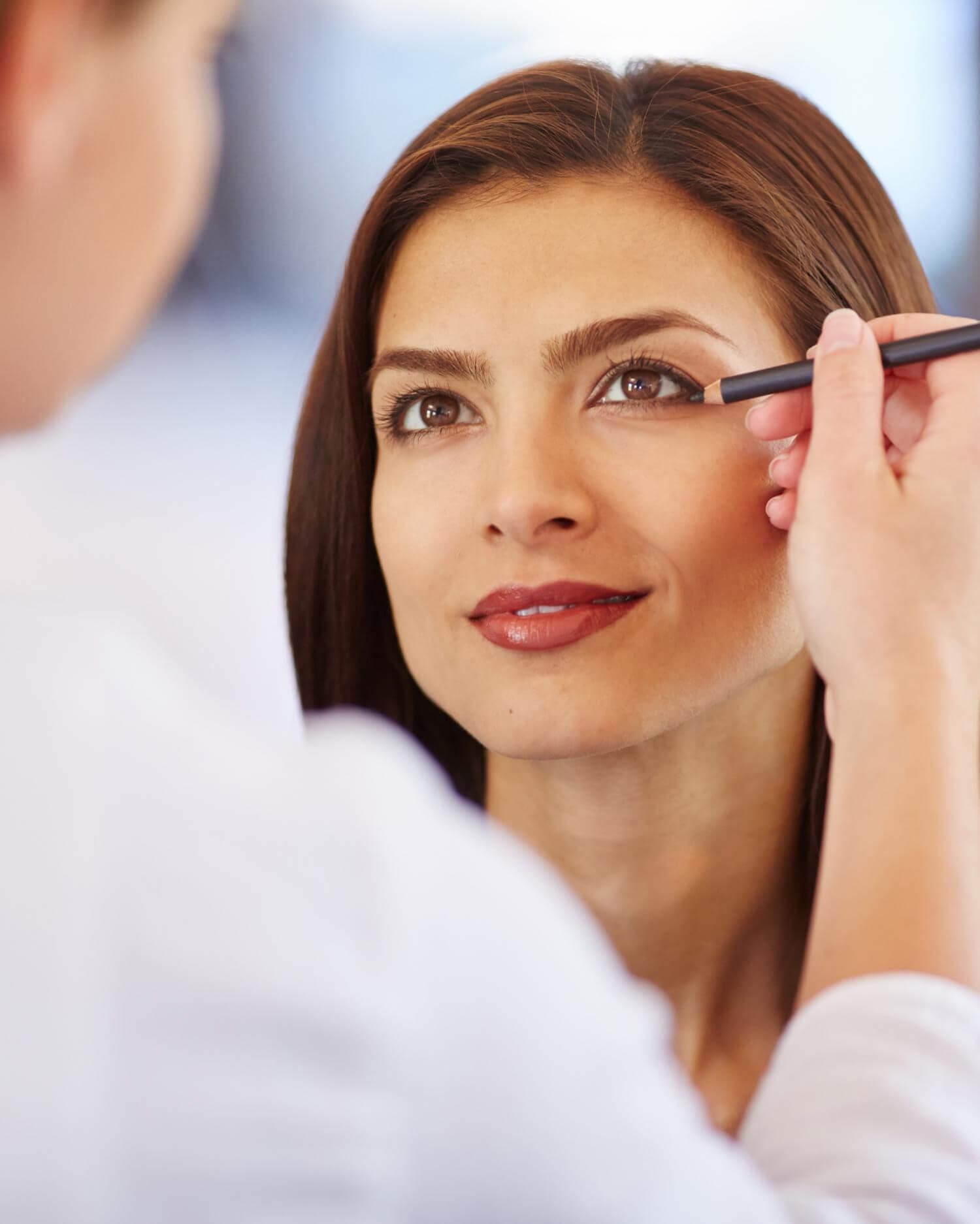 In-Room-Makeup_1500x1875